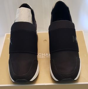 New Michael Kors Felix Trainer Color Blk.    Size Womens 6 Style # 43T9FXFS3D